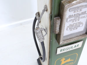 Vintage John Deere polttoainepumppu kaappi