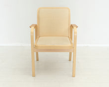 Lataa kuva Galleria-katseluun, Artek 45 nojatuoli umpinaisella selkänojalla beige
