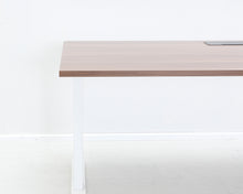 Lataa kuva Galleria-katseluun, Sähköpöytä puunvärisellä pöytälevyllä

