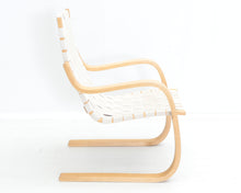 Lataa kuva Galleria-katseluun, Artek 406 nojatuoli vaalea satulavyö
