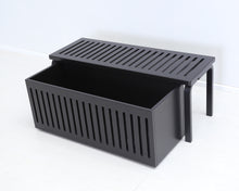 Lataa kuva Galleria-katseluun, Artek Aalto ritiläpenkki 153A ja puusepän tekemä säilytyslaatikko
