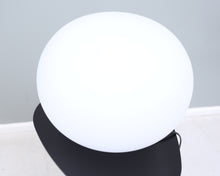 Lataa kuva Galleria-katseluun, Flos Glo-Ball Basic 1 pöytävalaisin
