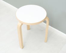 Lataa kuva Galleria-katseluun, Artek 60 jakkara
