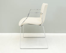 Load image into Gallery viewer, B&amp;B Italia Otto verhoiltu käsinojilla
