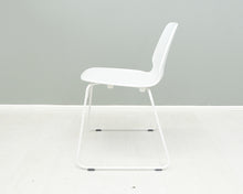 Lataa kuva Galleria-katseluun, Alias Segesta tuoli
