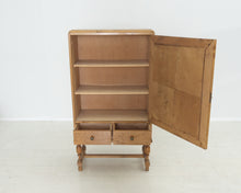 Load image into Gallery viewer, Asko puinen vintage kaappi
