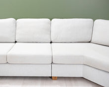 Lataa kuva Galleria-katseluun, 4-istuttava kangassohva vaaleanharmaa
