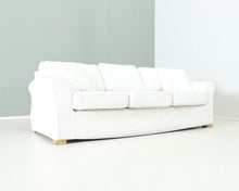 Lataa kuva Galleria-katseluun, 3-istuttava kangassohva valkoisella kuviokankaalla
