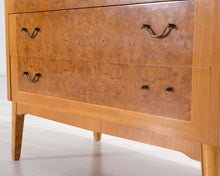 Lataa kuva Galleria-katseluun, Antiikkinen lipasto
