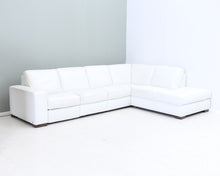 Lataa kuva Galleria-katseluun, Natuzzin 5-istuttava nahkainen kulmasohva valkoinen
