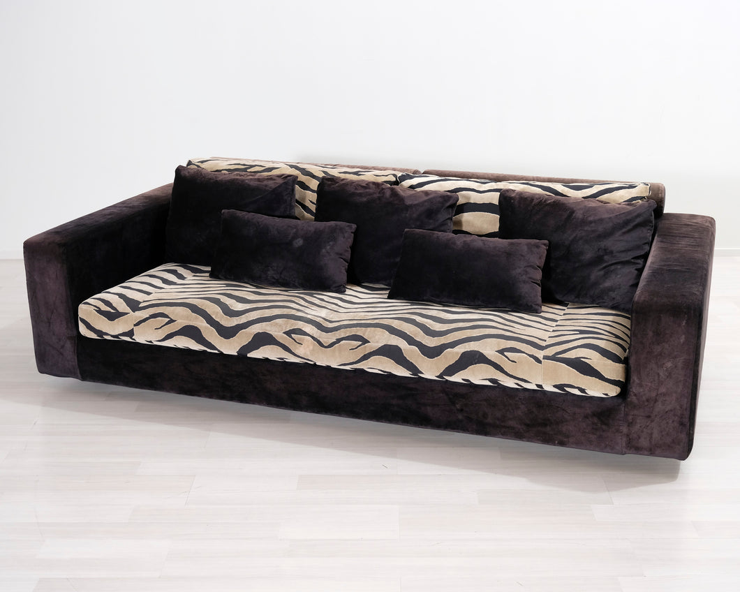 3-istuttava kangassohva tiikerikuvioinen