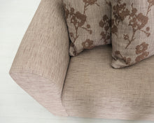 Load image into Gallery viewer, Asko 3-istuttava vuodesohva ruskea kukallinen
