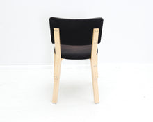 Lataa kuva Galleria-katseluun, Artek 69 tuoli verhoiltu
