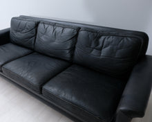 Lataa kuva Galleria-katseluun, 3-istuttava vintage nahkasohva musta
