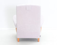 Lataa kuva Galleria-katseluun, HT Collection Alcantara nojatuoli rahilla
