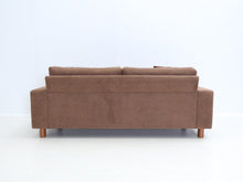 Lataa kuva Galleria-katseluun, Adea 3-istuttava sohva tummanruskea alcantara
