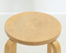 Lataa kuva Galleria-katseluun, Artek Aalto 64 baarituoli
