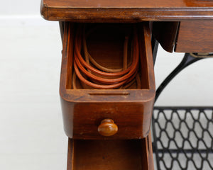 Singer ompelukonepöytä vuodelta 1922