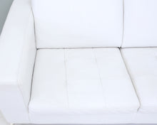Lataa kuva Galleria-katseluun, Natuzzi 2-istuttava nahkasohva valkoinen
