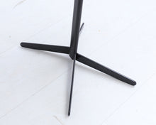 Lataa kuva Galleria-katseluun, Adea D-pöytä musta
