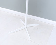 Lataa kuva Galleria-katseluun, Adea D-pöytä valkoinen

