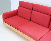 Lataa kuva Galleria-katseluun, Artek Ben af Schultén 556 3-istuttava sohva punainen

