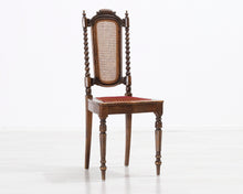 Lataa kuva Galleria-katseluun, Antiikkinen ruokatuoli raidallisella istuimella

