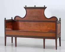Lataa kuva Galleria-katseluun, Anttiikkinen sivustavedettävä sohva
