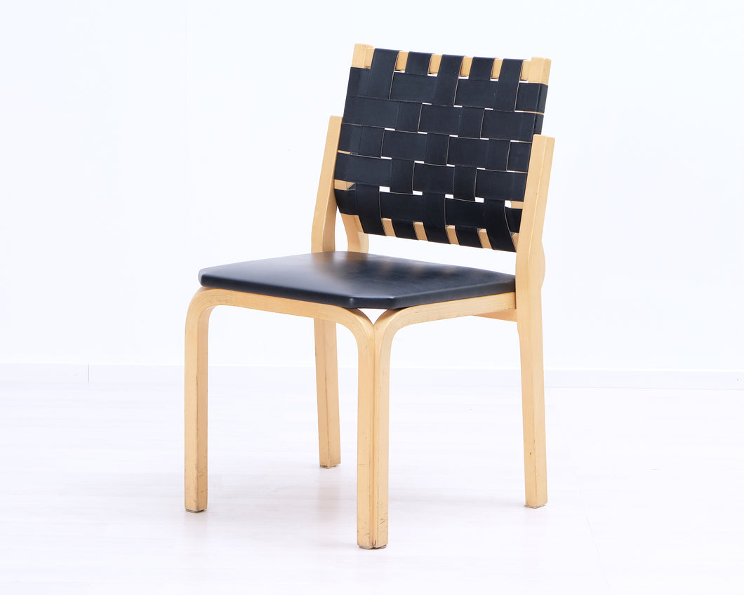 Artek 612 satulavyötuoli musta