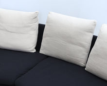 Load image into Gallery viewer, B&amp;B Italia Arne 4-istuttava kulmasohva mustavalkoinen
