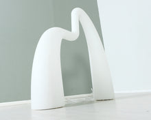 Lataa kuva Galleria-katseluun, Eero Aarnio Flamingo lattiavalaisin
