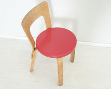 Lataa kuva Galleria-katseluun, Artek 65 tuoli punainen
