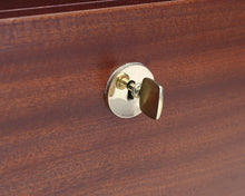 Lataa kuva Galleria-katseluun, 70-luvun kirjahylly
