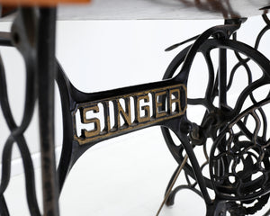 Singer ompelukonepöytä vuodelta 1910