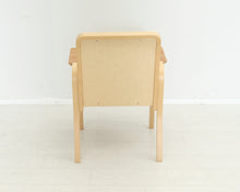 Lataa kuva Galleria-katseluun, Artek 45 nojatuoli umpinaisella selkänojalla beige
