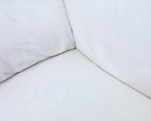 Lataa kuva Galleria-katseluun, Natuzzi 2-istuttava nahkasohva valkoinen

