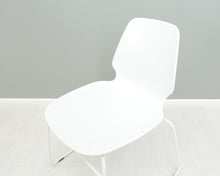 Lataa kuva Galleria-katseluun, Alias Segesta tuoli
