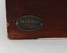 Lataa kuva Galleria-katseluun, Madrid Mahogany laatikosto
