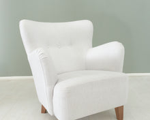 Load image into Gallery viewer, Asko Helena nojatuoli valkoinen
