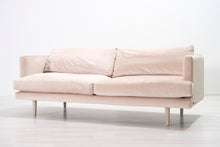 Lataa kuva Galleria-katseluun, 3-istuttava samettisohva vaaleanpunainen
