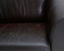 Lataa kuva Galleria-katseluun, 3-istuttava nahkasohva tummanruskea
