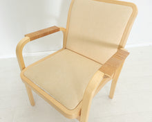 Lataa kuva Galleria-katseluun, Artek 45 nojatuoli umpinaisella selkänojalla beige
