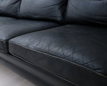 Lataa kuva Galleria-katseluun, 3-istuttava vintage nahkasohva musta
