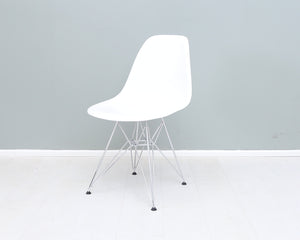 Vitra Eames DSR tuoli valkoinen