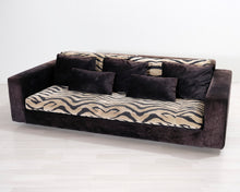 Lataa kuva Galleria-katseluun, 3-istuttava kangassohva tiikerikuvioinen
