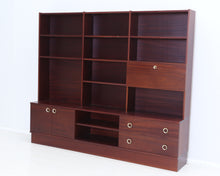 Lataa kuva Galleria-katseluun, 70-luvun kirjahylly
