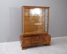 Lataa kuva Galleria-katseluun, Art deco vitriini
