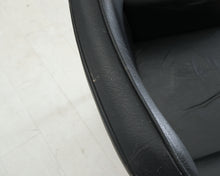 Load image into Gallery viewer, Asko nahkaverhoiltu käsinojatuoli musta

