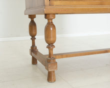 Load image into Gallery viewer, Asko puinen vintage kaappi
