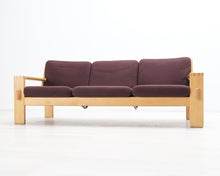 Load image into Gallery viewer, Asko Bonanza 3-istuttava kangassohva viininpunainen

